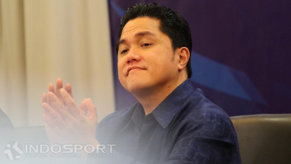 Mantan%20Ketua%20Umum%20KOI%2C%20Rita%20Subowo%20melajukan%20Sertijab%20kepada%20Ketua%20Umum%20KOI%2C%20Erick%20Tohir%20di%20Kantor%20KOI%2C%20Senayan%2C%20Senin%20%2822%2F11%2F15%29.%20Erick%20Tohir%20menjabat%20sebagai%20Ketua%20KOI%20untuk%20Periode%2